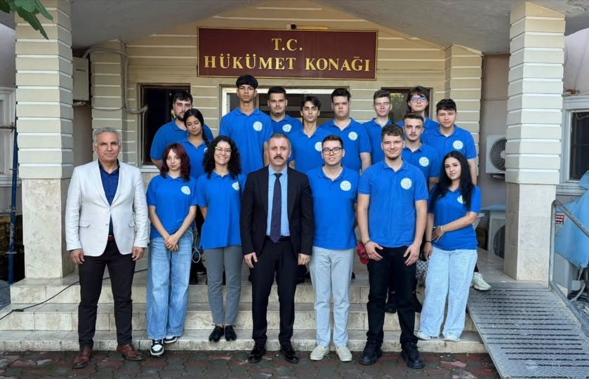 ROMANYA'LI ÖĞRENCİLERDEN KAYMAKAM SOLMAZ'A ZİYARET!