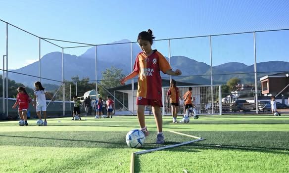 TEKİROVA MAHALLESİ’NDE YENİ HALI SAHA!