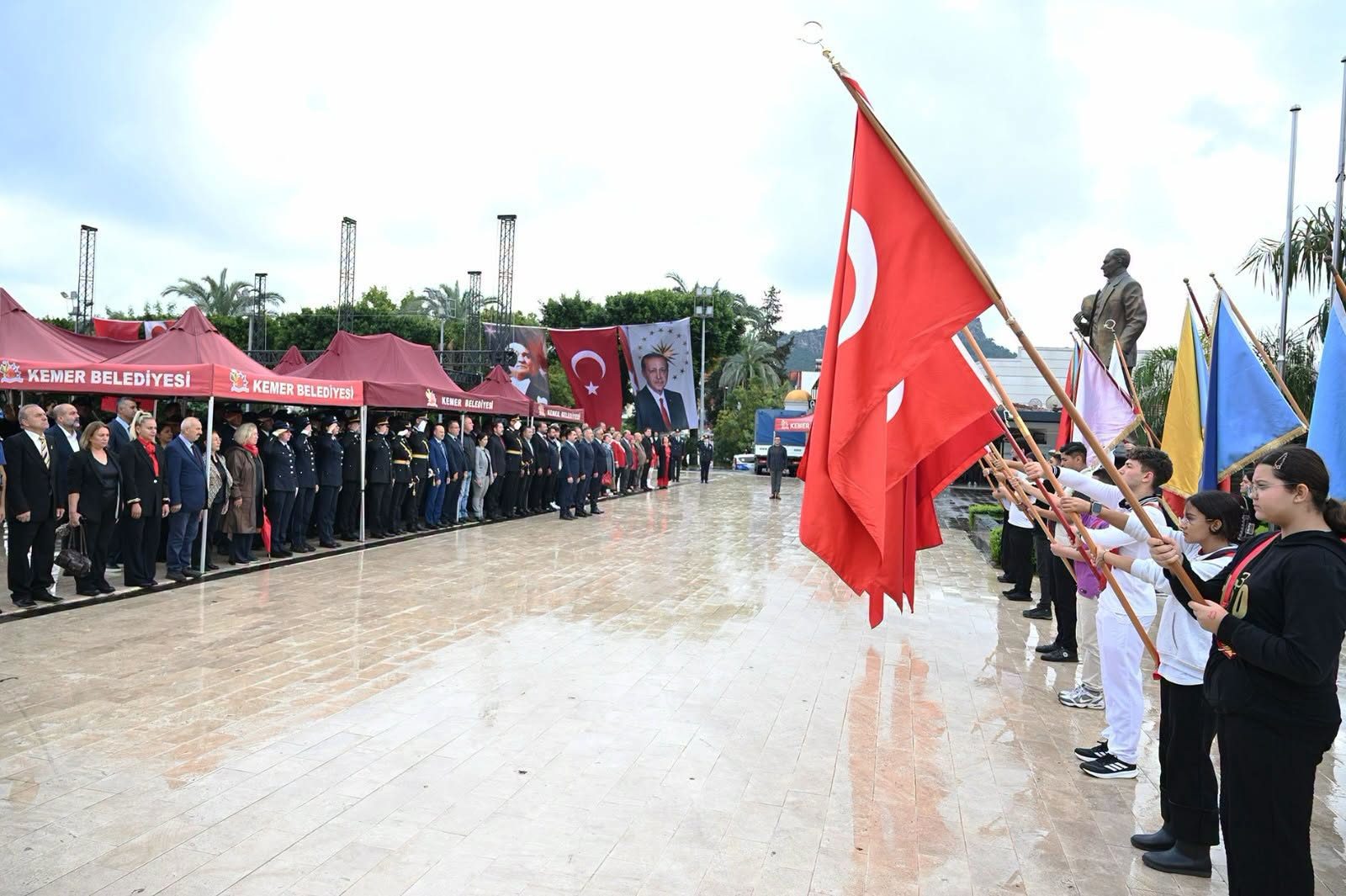 Kemer'de 29 Ekim Cumhuriyet Bayramı Törenle Kutlandı