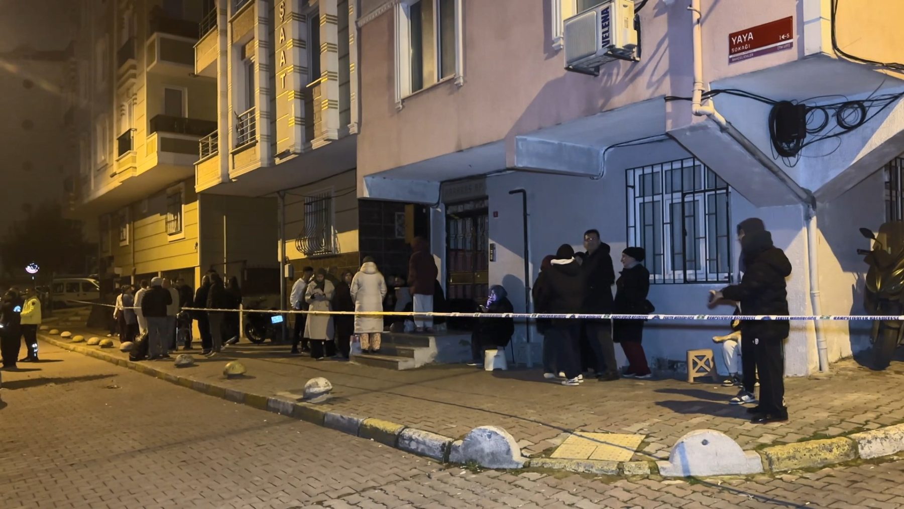 Bahçelievler'de inşaatın istinat duvarı yıkıldı. 2 bina tahliye edildi